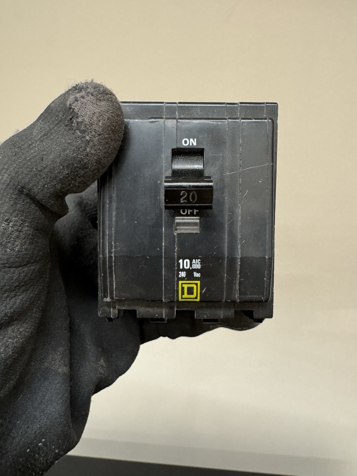 Square D QO320 20A 3 Pole Plug-On Circuit Breaker 120/240V NEW Open Box