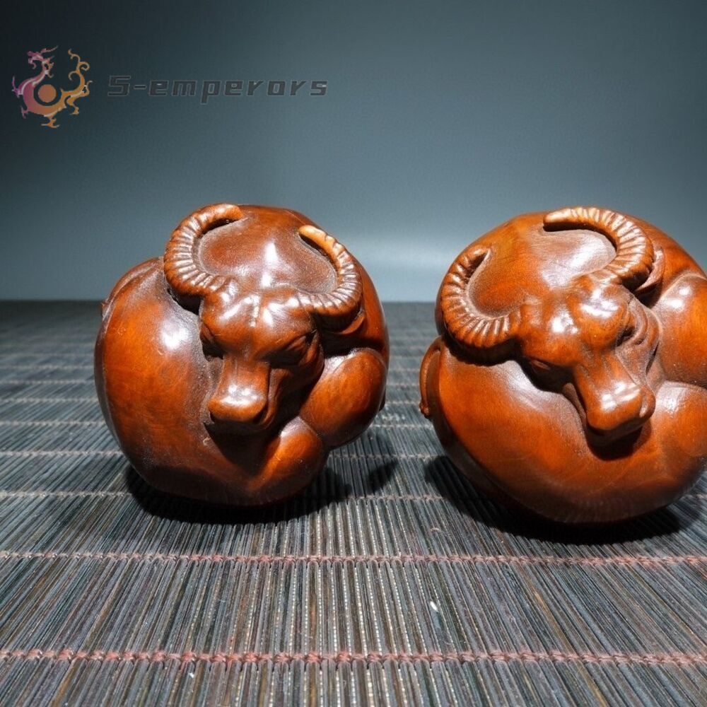 2pcs Rare Chinese old Boxwood Wood Hand Carving cattle Statue Fitness handball