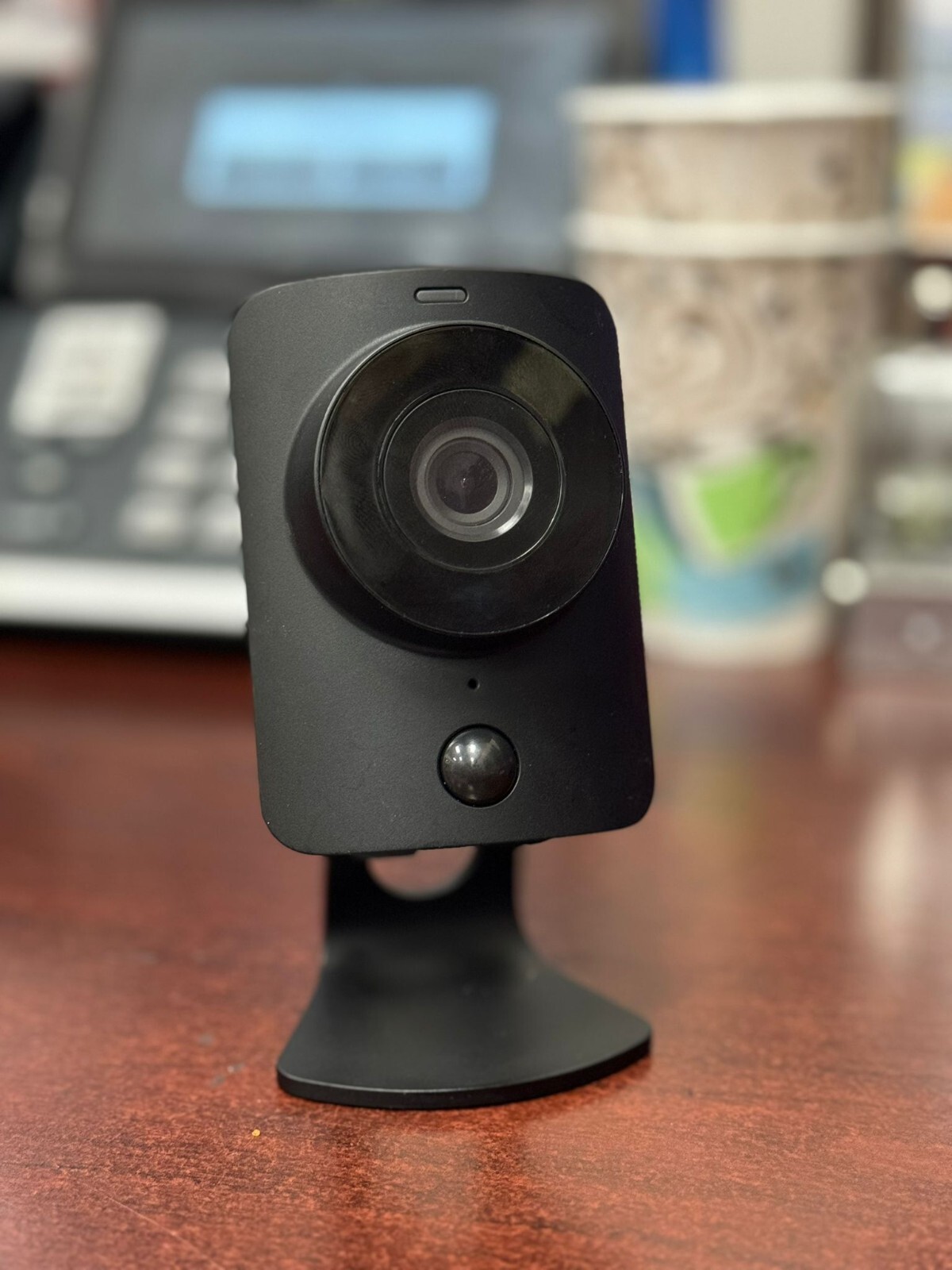 SimpliSafe HD Wired Indoor Security Camera with Built-in Privacy Shutter +AC