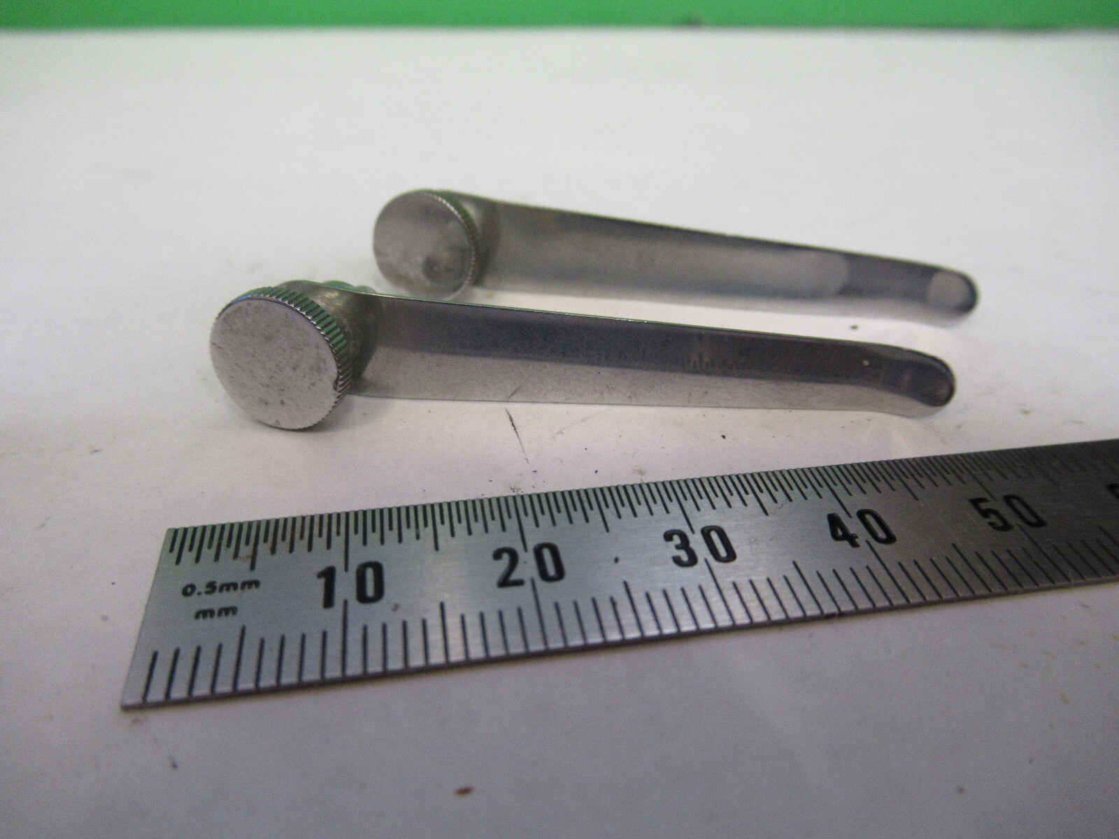 UNITRON JAPAN PAIR CLIPS STAGE MICROSCOPE PART AS PICTURED X2-A-67