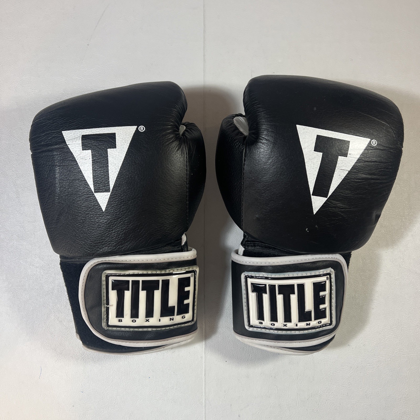 Title Boxing Gloves White&black 14oz Genuine Leather With Red Straps