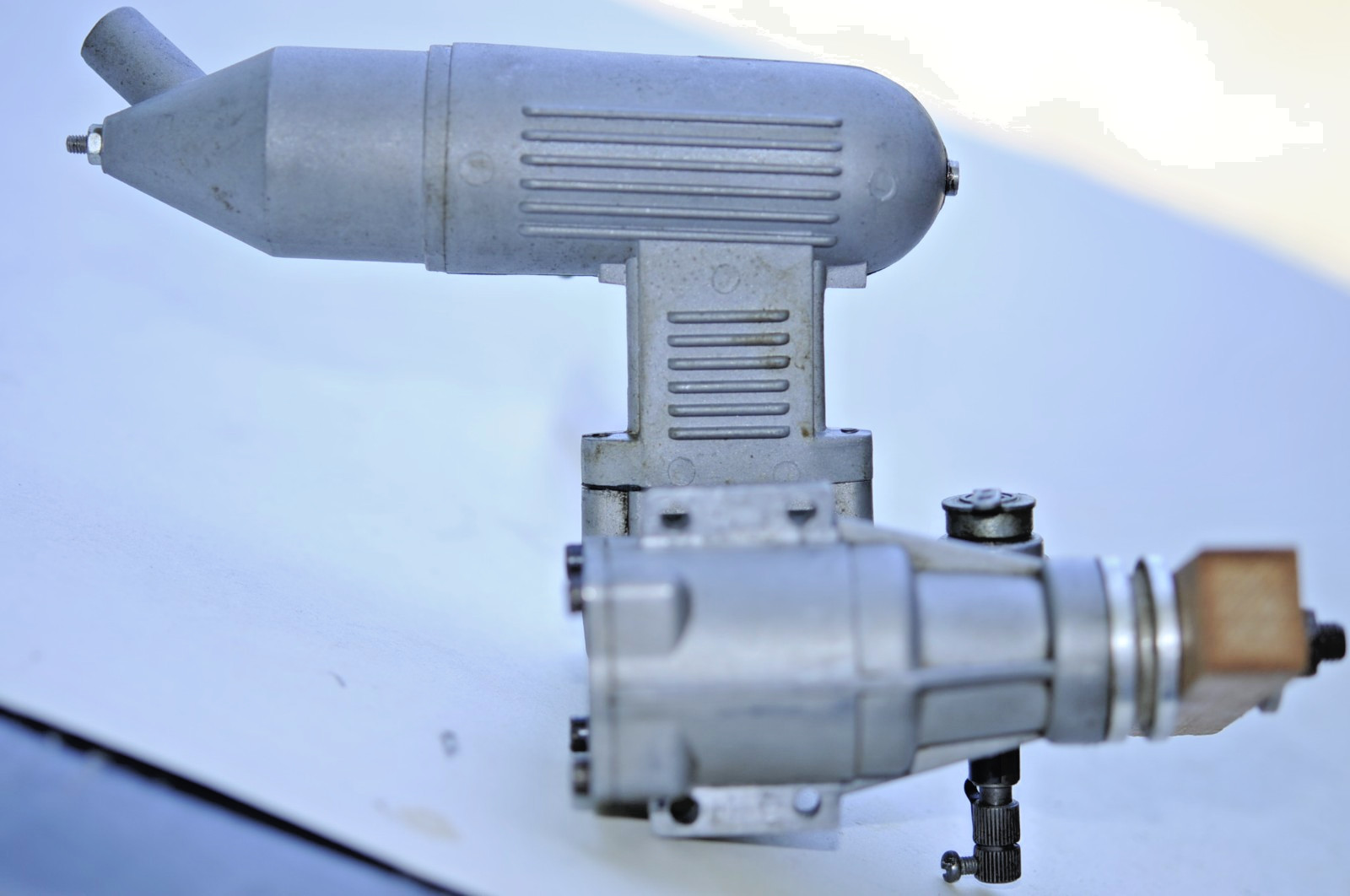Magnum Pro SE 46 model aircraft engine w/ muffler, great compression