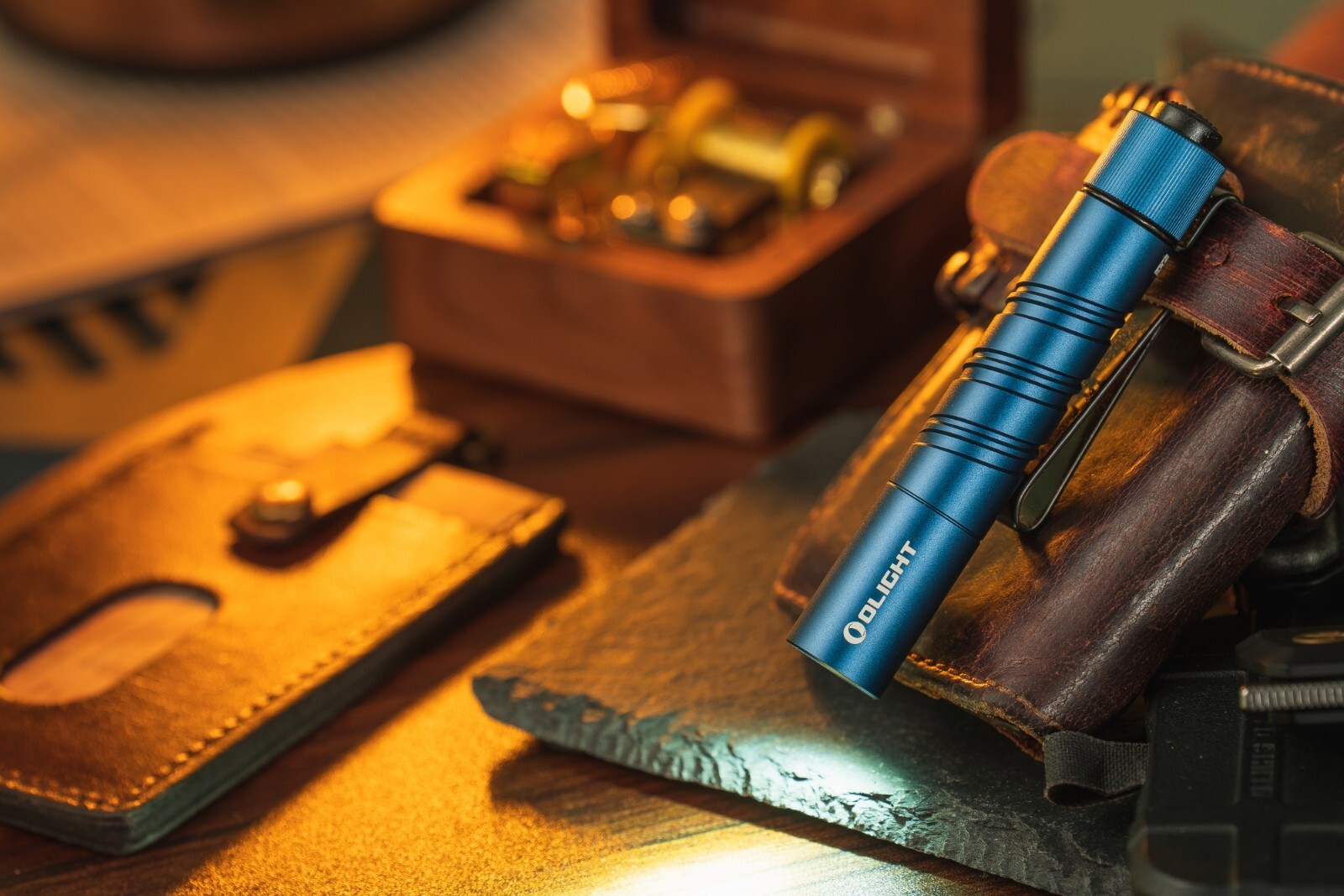 Olight I3T 2 EOS Midnight Blue Dual-Output Tail Switch Flashlight, 200/300 Lume