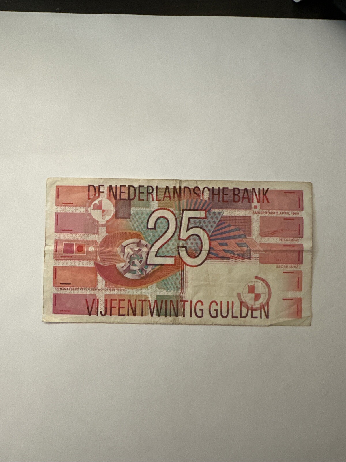 25 Netherlands Gulden banknotes