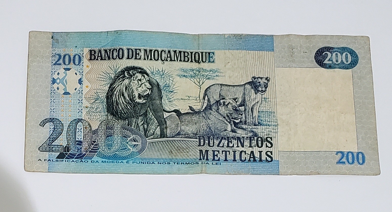 2006 Mozambique 200 Meticais Circulated Banknote