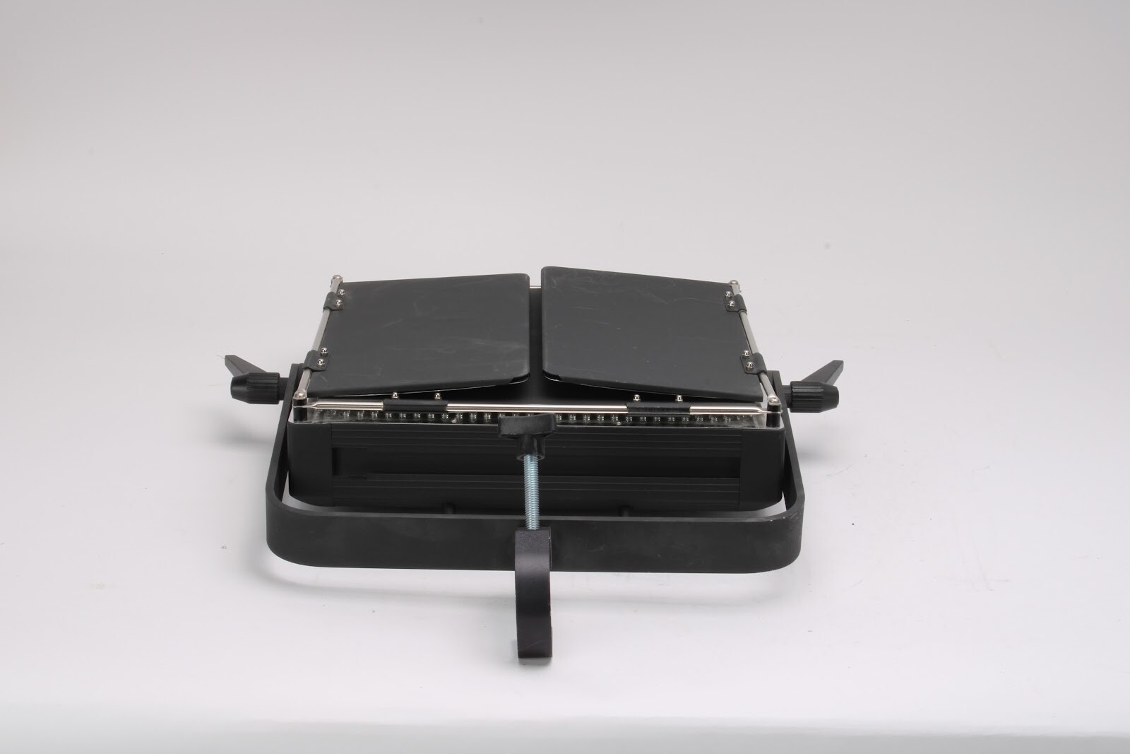 Ikan IDMX 1000 LED Studio Light With Handle Attachment - Fair Condition