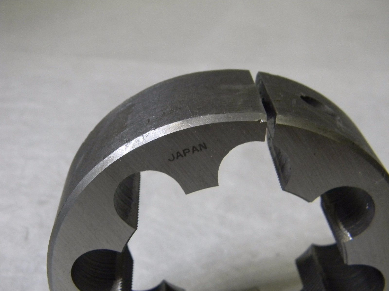 Interstate Adjustable Special Round Split Die 2-1/2 - 20 HSS 4 OD 03949302