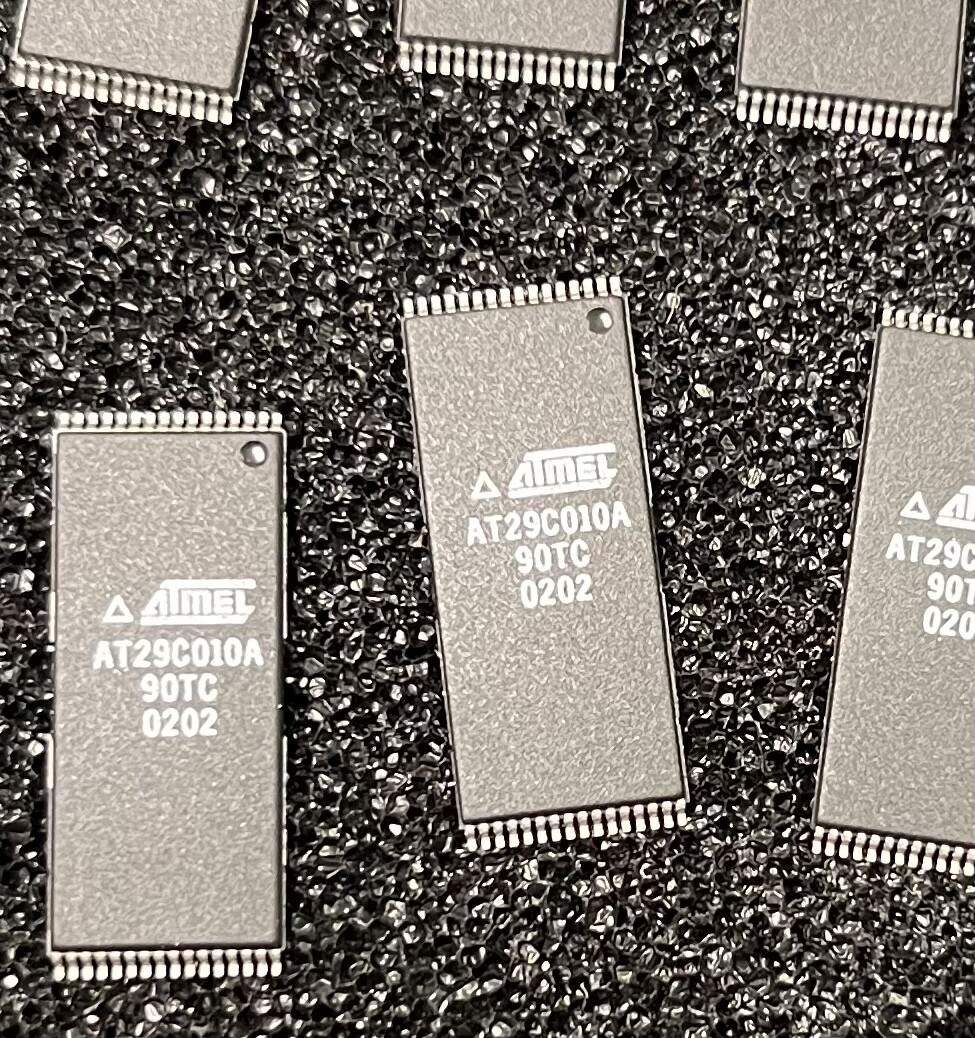 ATMEL AT29C010A-90TC Flash Memory, 128KX8, 90ns, PDSO32  **NEW**