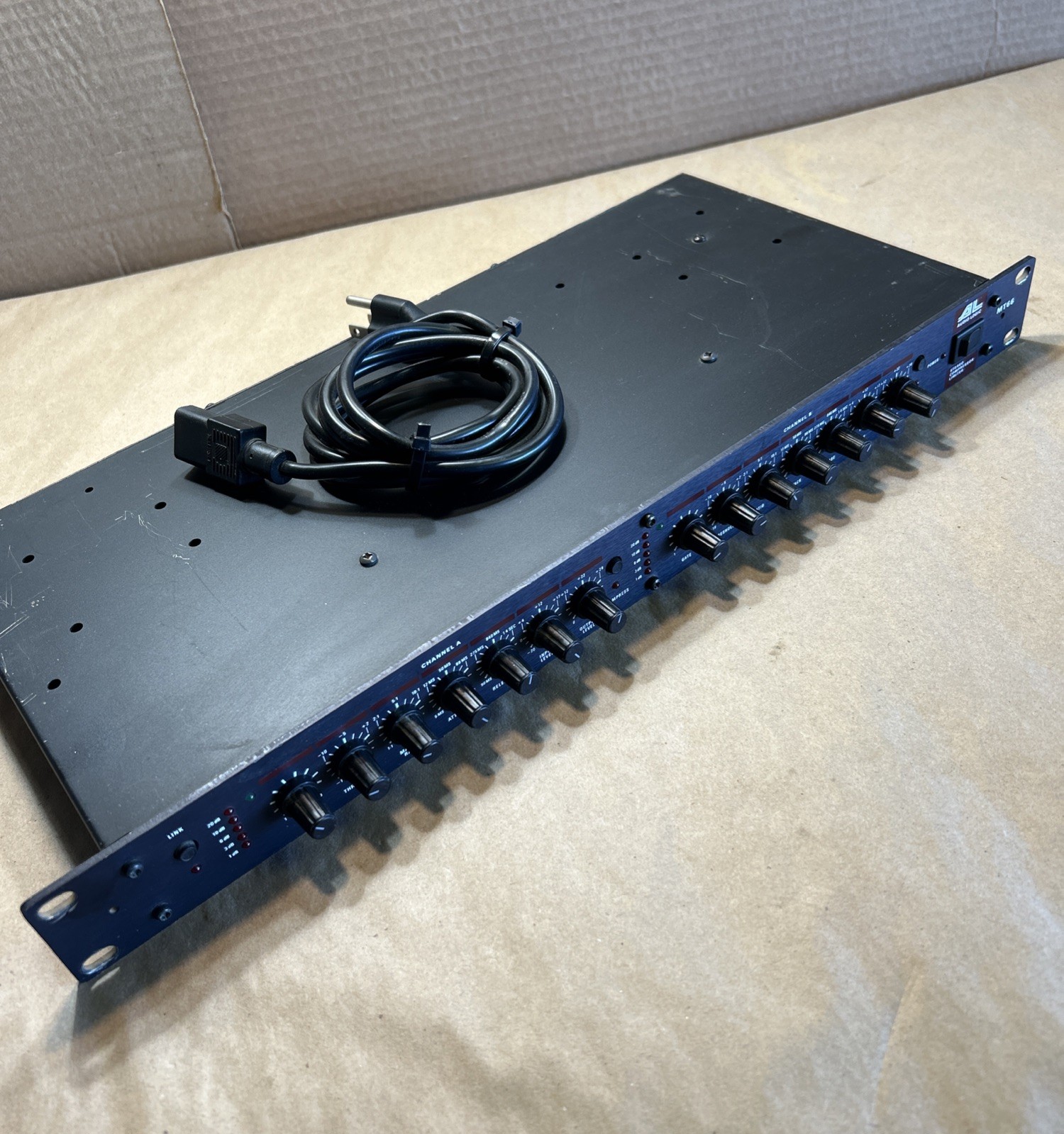 AUDIO LOGIC MT66 PRO Stereo Compressor Limiter - Powers On - Untested