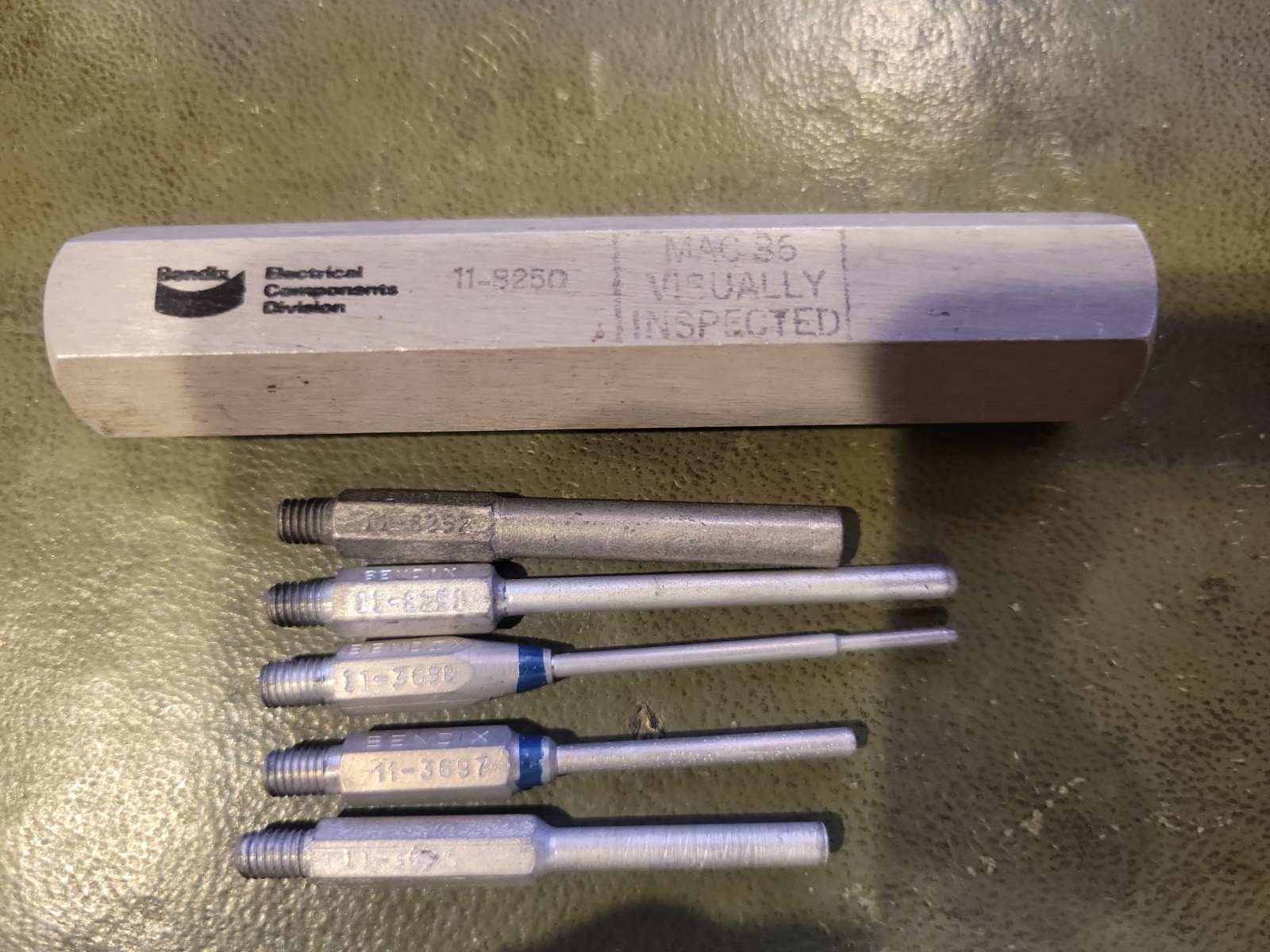 Bendix 11-8250 extraction insertion removal tool kit w/11-3697, 8261, 3699, plus
