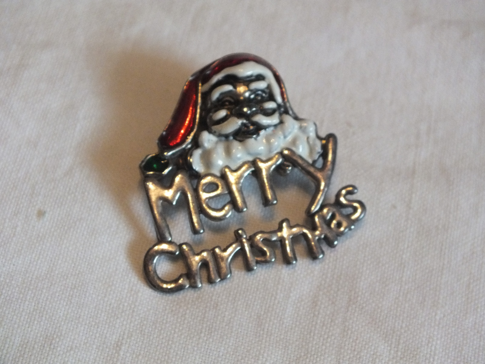 Beautiful Brooch Pin Silver Tone Christmas Santa Head MERRY CHRISTMAS Enamel
