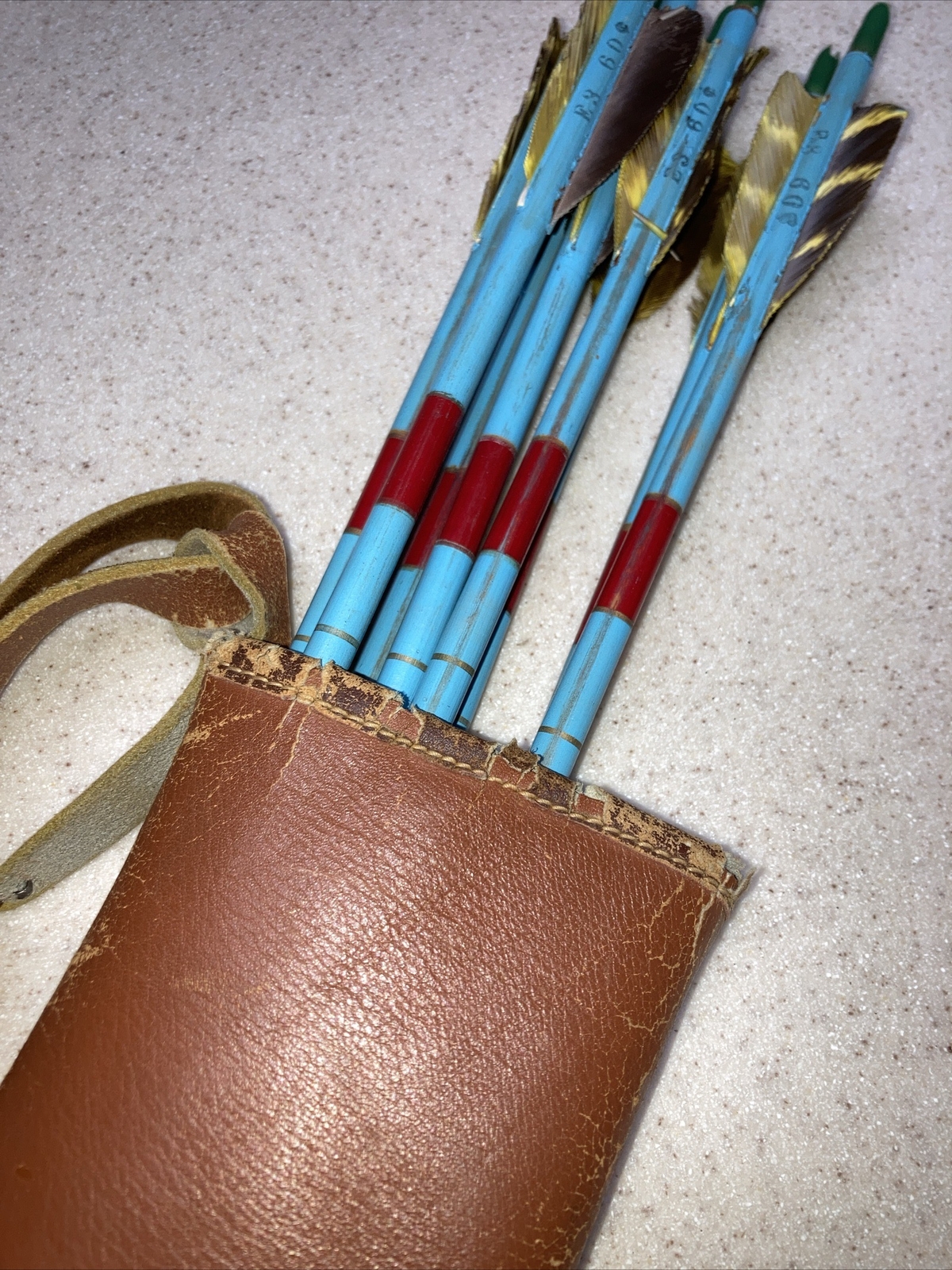 Early Bear Archery Arrow Quiver Indian & Canoe Embossed Leather w/ 8 arrows