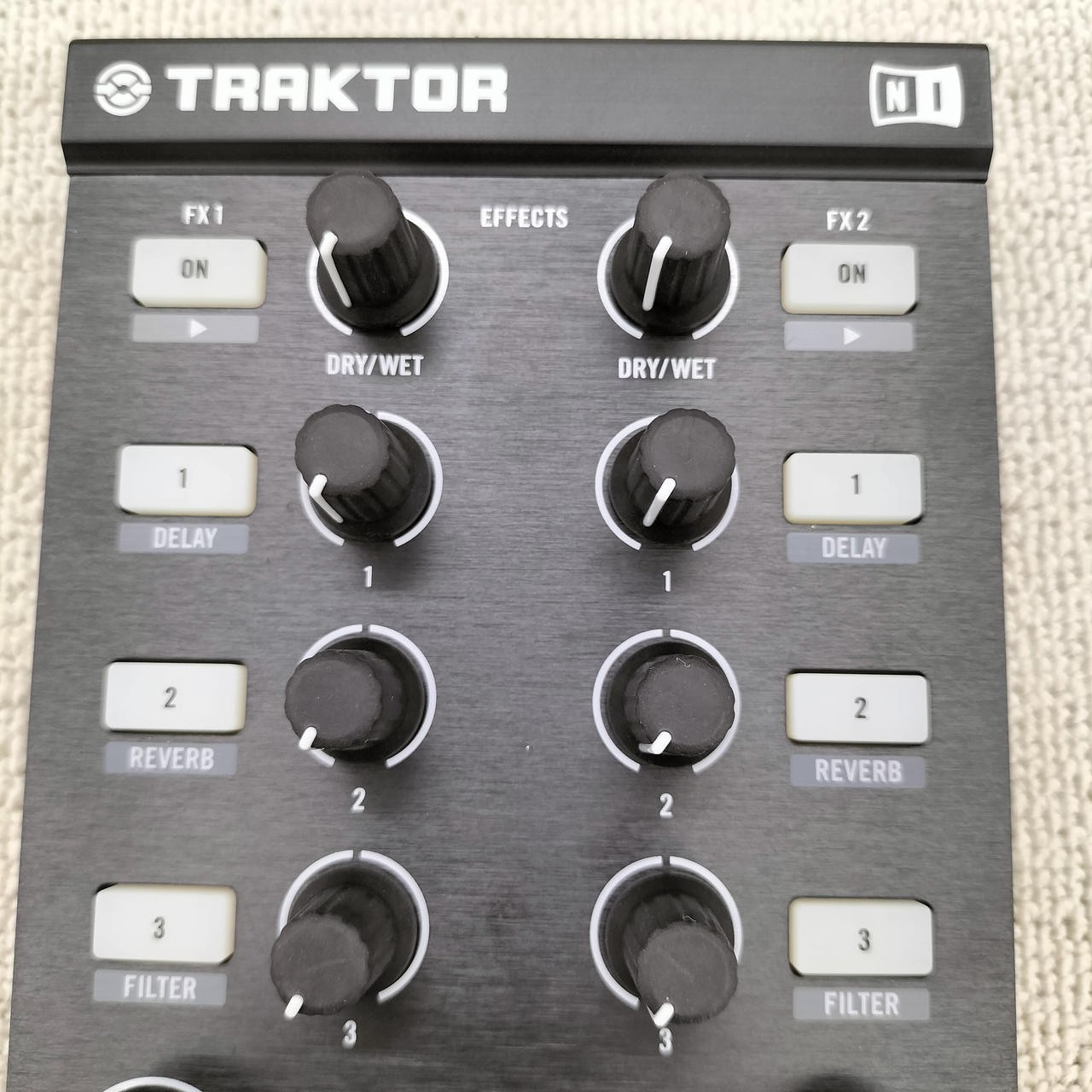 Native Instruments Traktor Kontrol X1 MK1 DJ MIDI Controller w/ Case & USB Cable