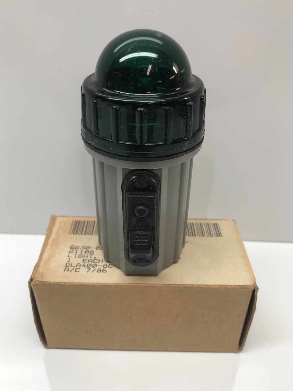 GREEN D-31 DISTRESS MARKER LIGHT