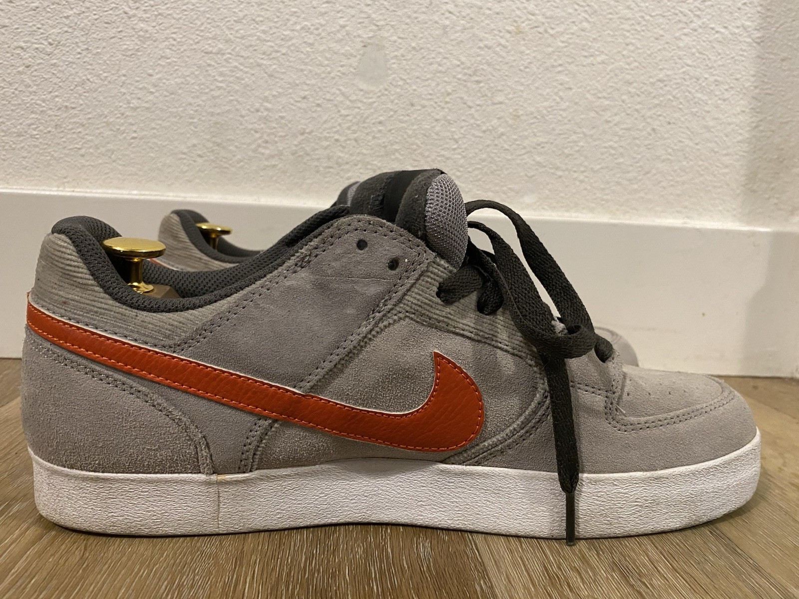 Nike Gray Low Top Skateboarding Shoes Men's US 10.5 D Medium Width