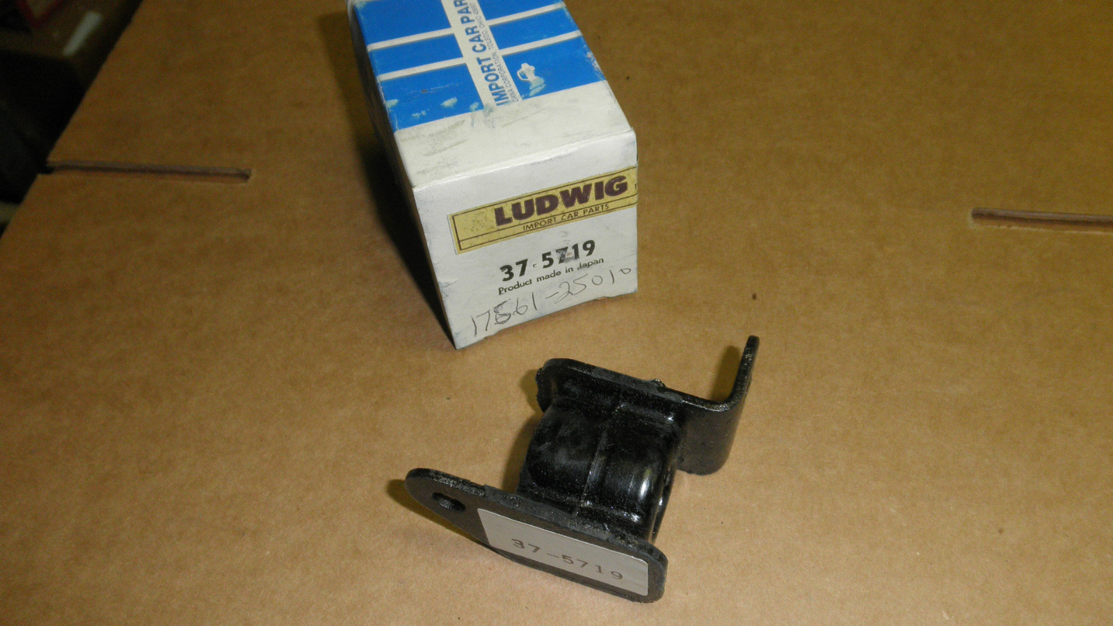 Toyota#17561-25010 1970-74 Carina 2T,Celica 8RC,18RC Frt Exh.Pipe Hanger#37-5719