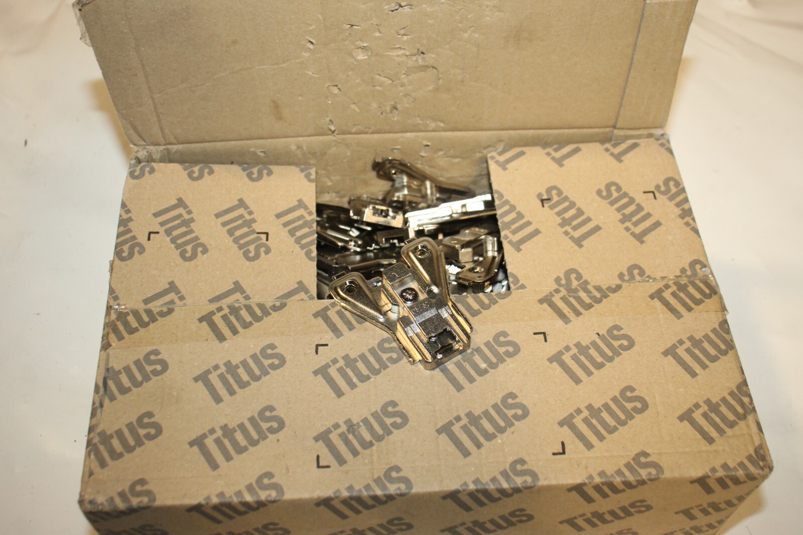 Lot of 150 Titus 700-0KW3-650-00 100161416 FaceFrame Mounting Plate