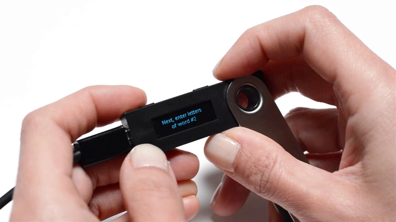 Ledger Nano S Cryptocurrency Bitcoin Hardware Wallet - Matte Black