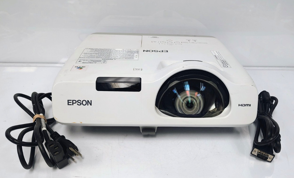 Epson PowerLite 520 Tri-LCD 2700 ANSI Lumens Projector - 1,980 Used Lamp Hrs