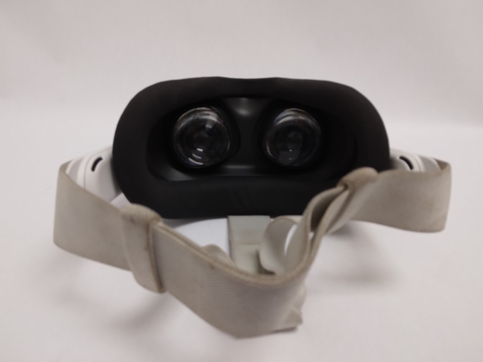 Meta Quest 3 128GB VR Headset White with Controllers and Charger