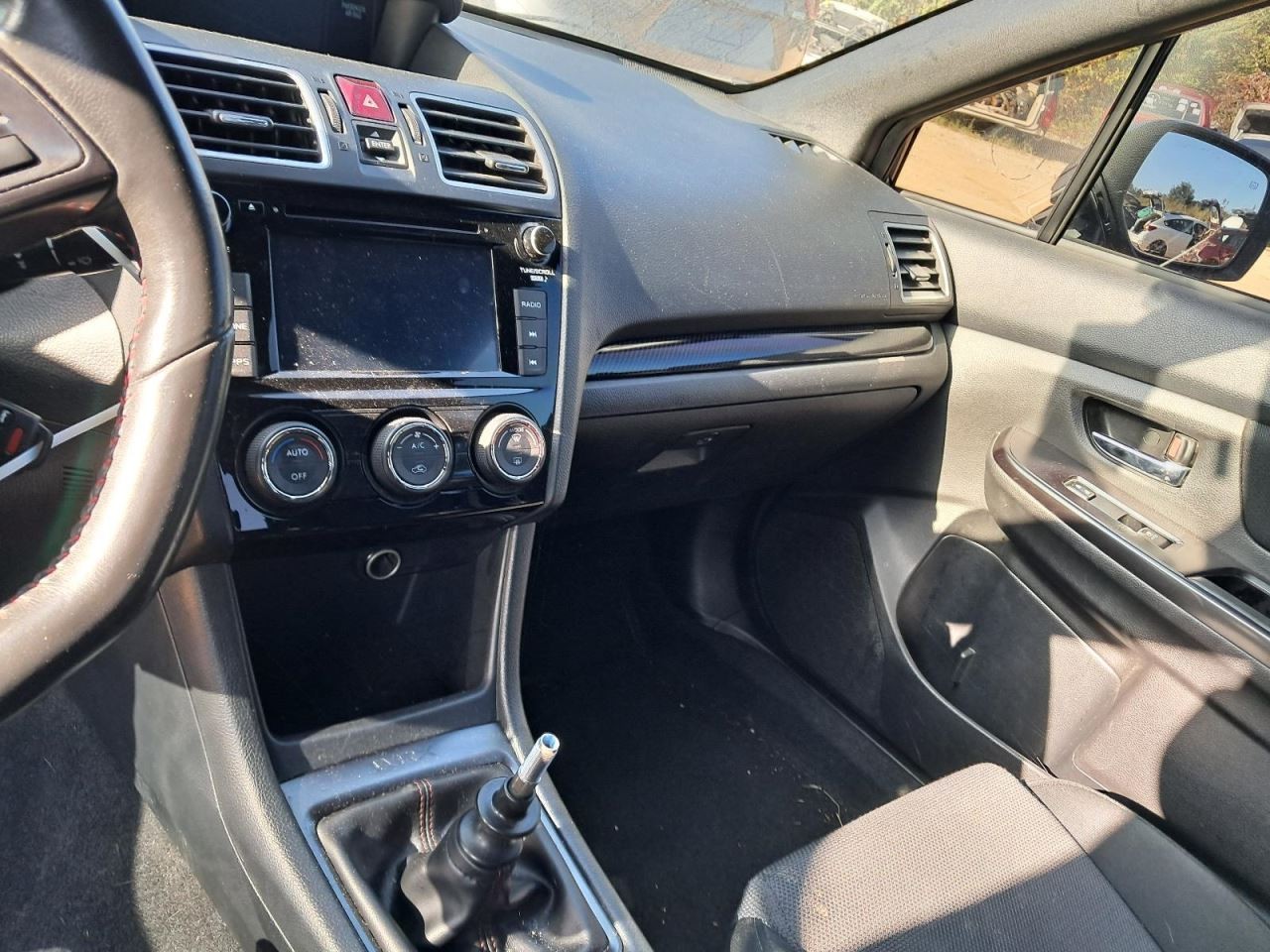 V60 2019 Glove Box 4785945