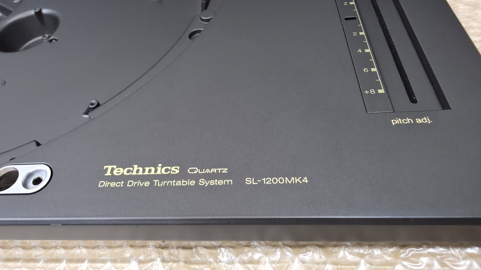 Technics sl1200 Mk4. Original Plinth/cabinet. Mint Condition