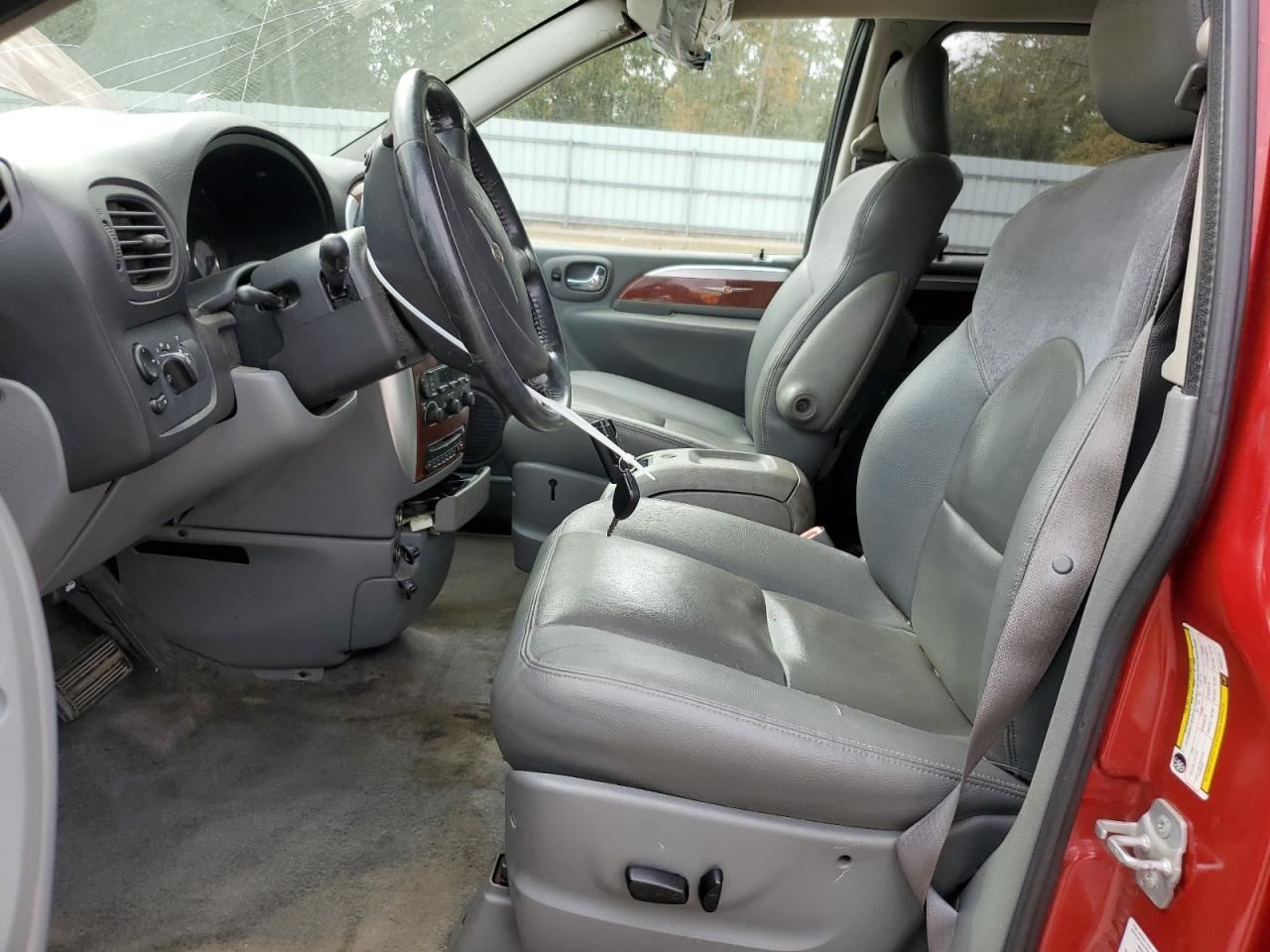 TOWN COUN 2007 Glove Box 4493840