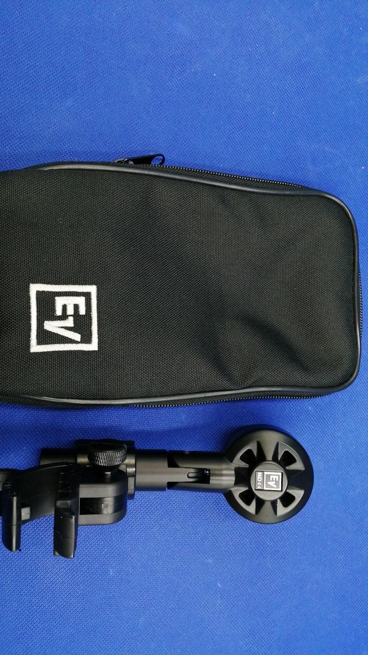 Microphone Model ND44 EV