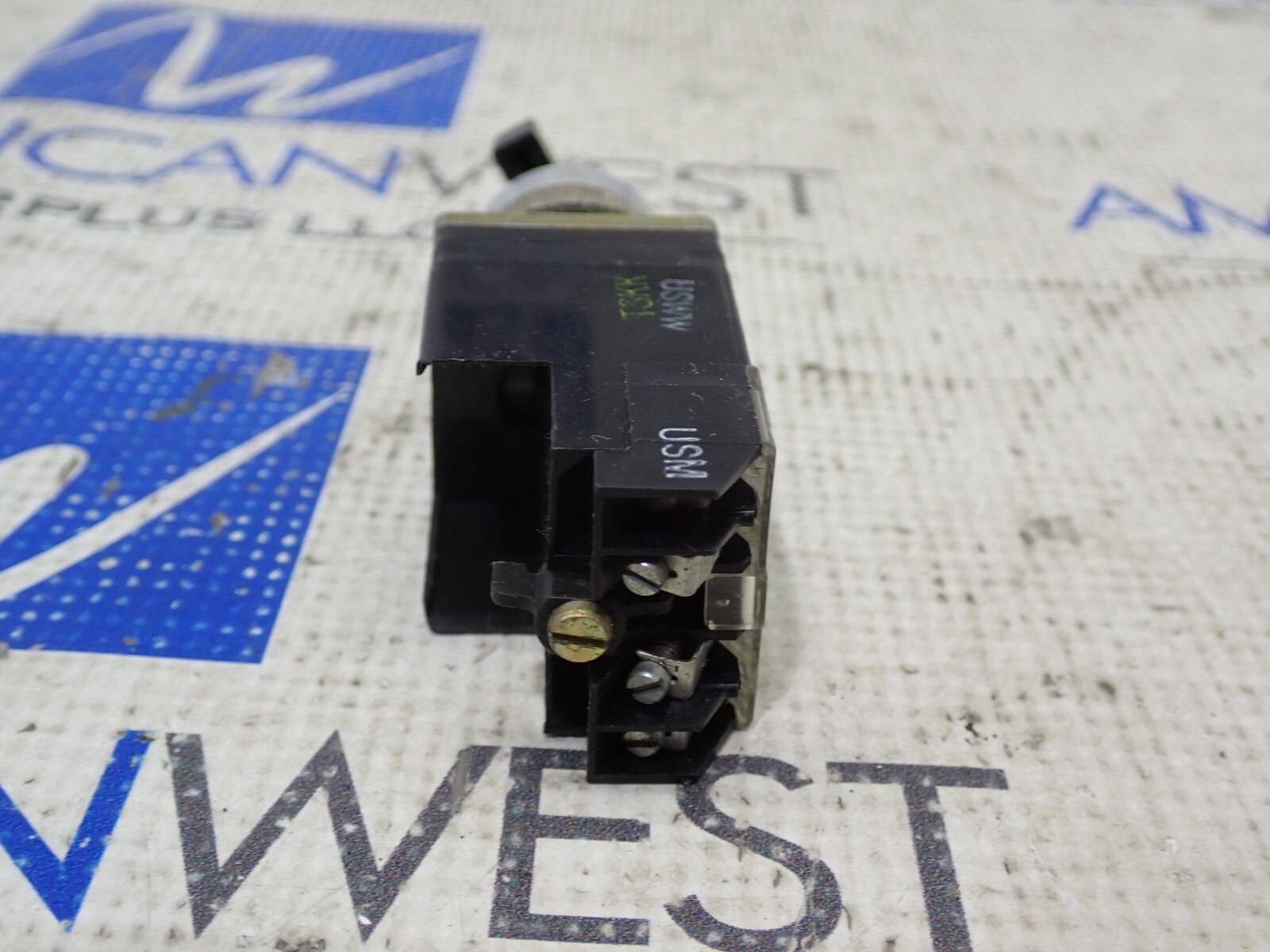 Allen Bradley 800MR-HX2B 2 Position Maintain Selector Switch