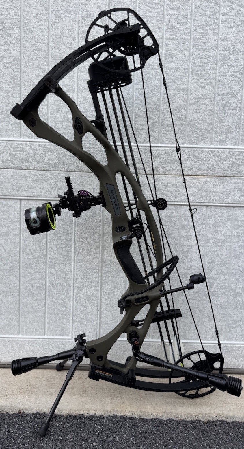 Hoyt RX-8 RH 70-80lbs Compound Bow With QAD Ultra Rest and GAS Strings