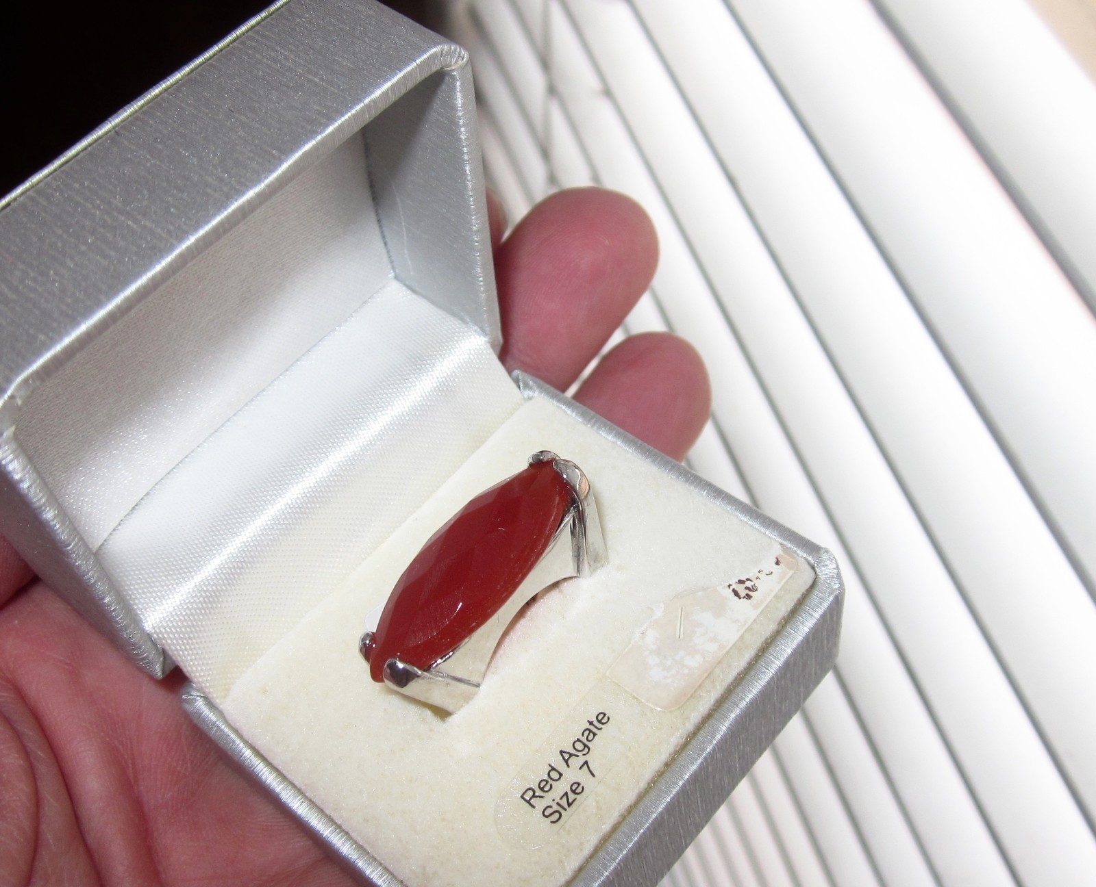 UNIQUE STERLING SILVER .925 HORIZONTAL SETTING RING 7 FACETED RED AGATE GEMSTONE