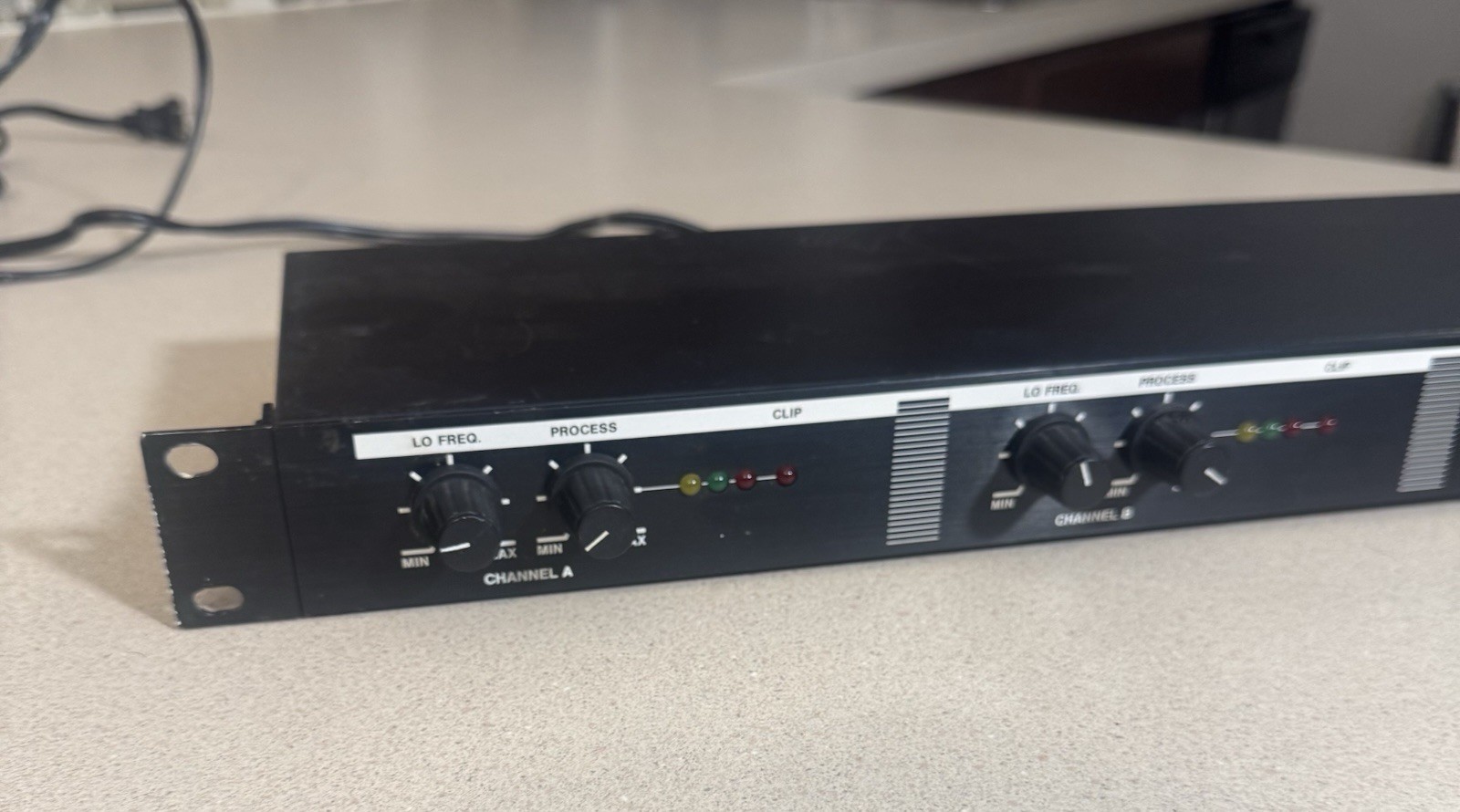 Peavey SMR 6 Compact 6 Channel Phantom Power Microphone Mixer