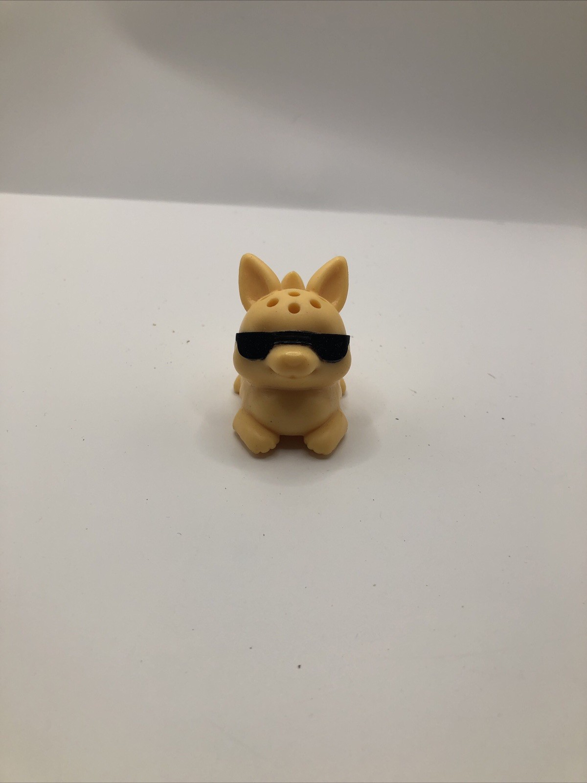 Hasbro Play-Doh Sun Fun Pals Figure Bunny Sunglasses