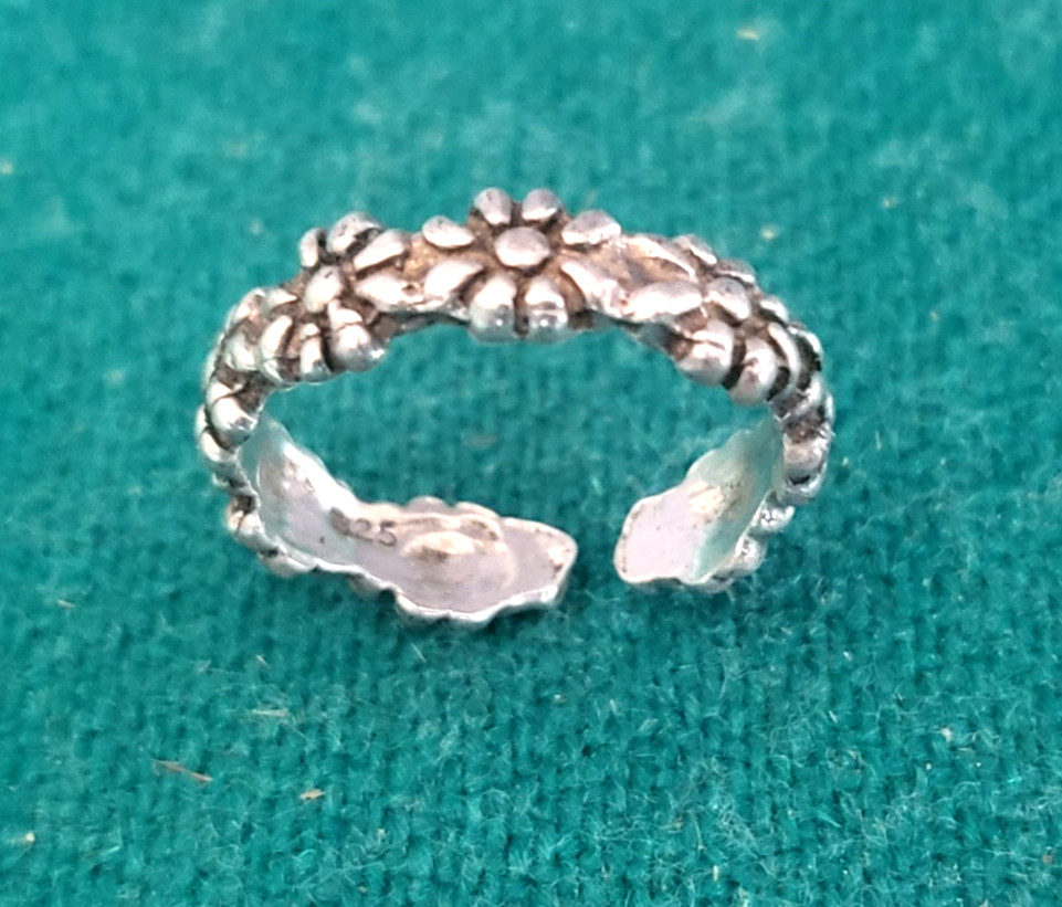 Vintage Sterling Silver 925 Daisy Flower Design Toe Ring Adjustable Size
