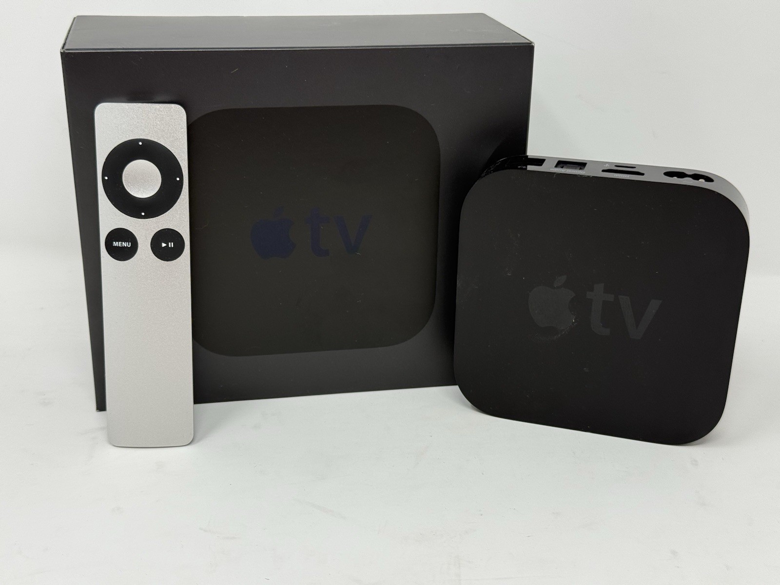 Apple TV (4th Generation) HD Media Streamer -- A1625 -- 64MB