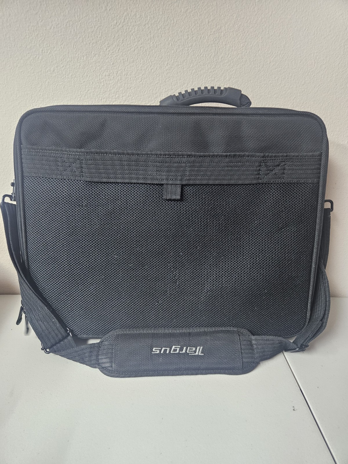 Targus CPT401DUS 17" Deluxe Laptop Case Computer Bag Dome System