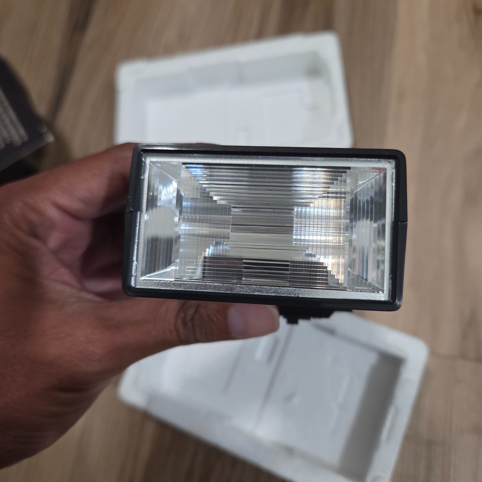 Nishika Twin Light 3010 Variable-Angle Electronic Flash In Original Box