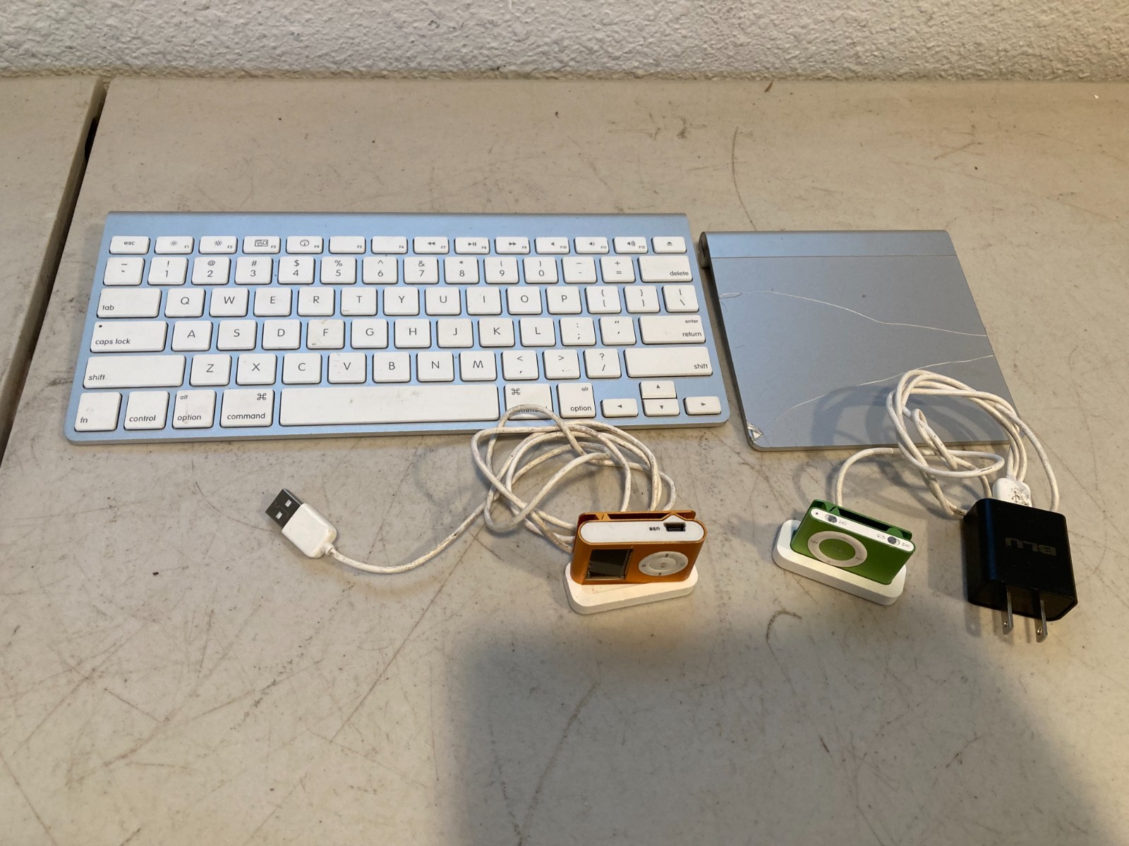 Apple Wireless Keyboard, Magic Trackpad, & 1 iPod Shuffles Green Bundle + MP3