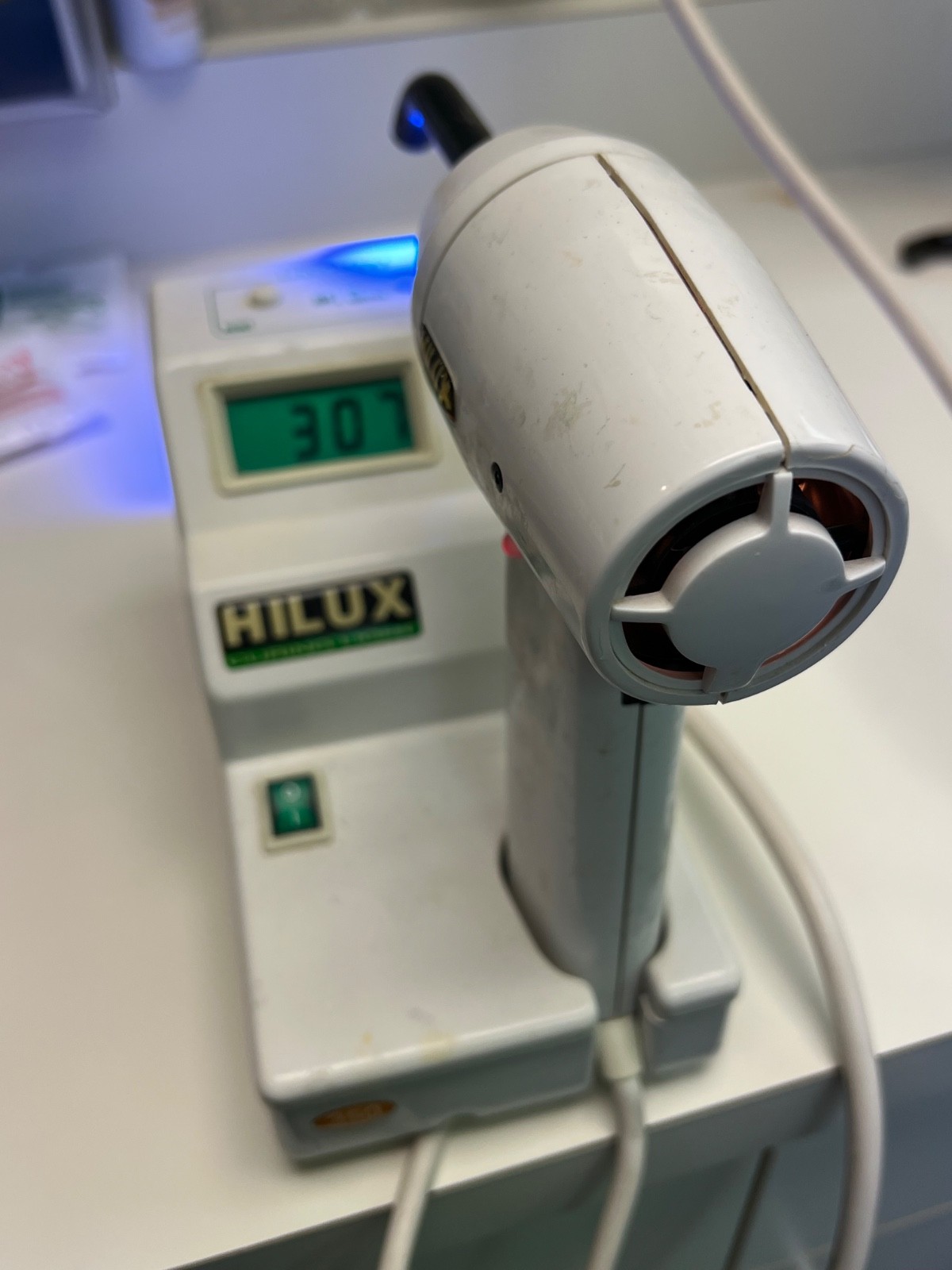 Hilux curing light