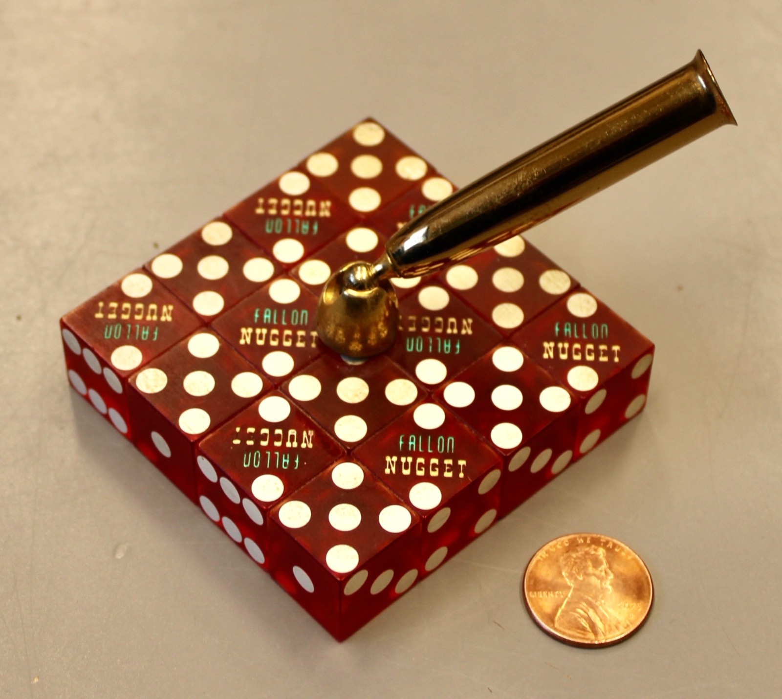 04/01 Vintage Fallon Nevada  Golden Nugget Palace Club Red Dice Pen Holder/Stand