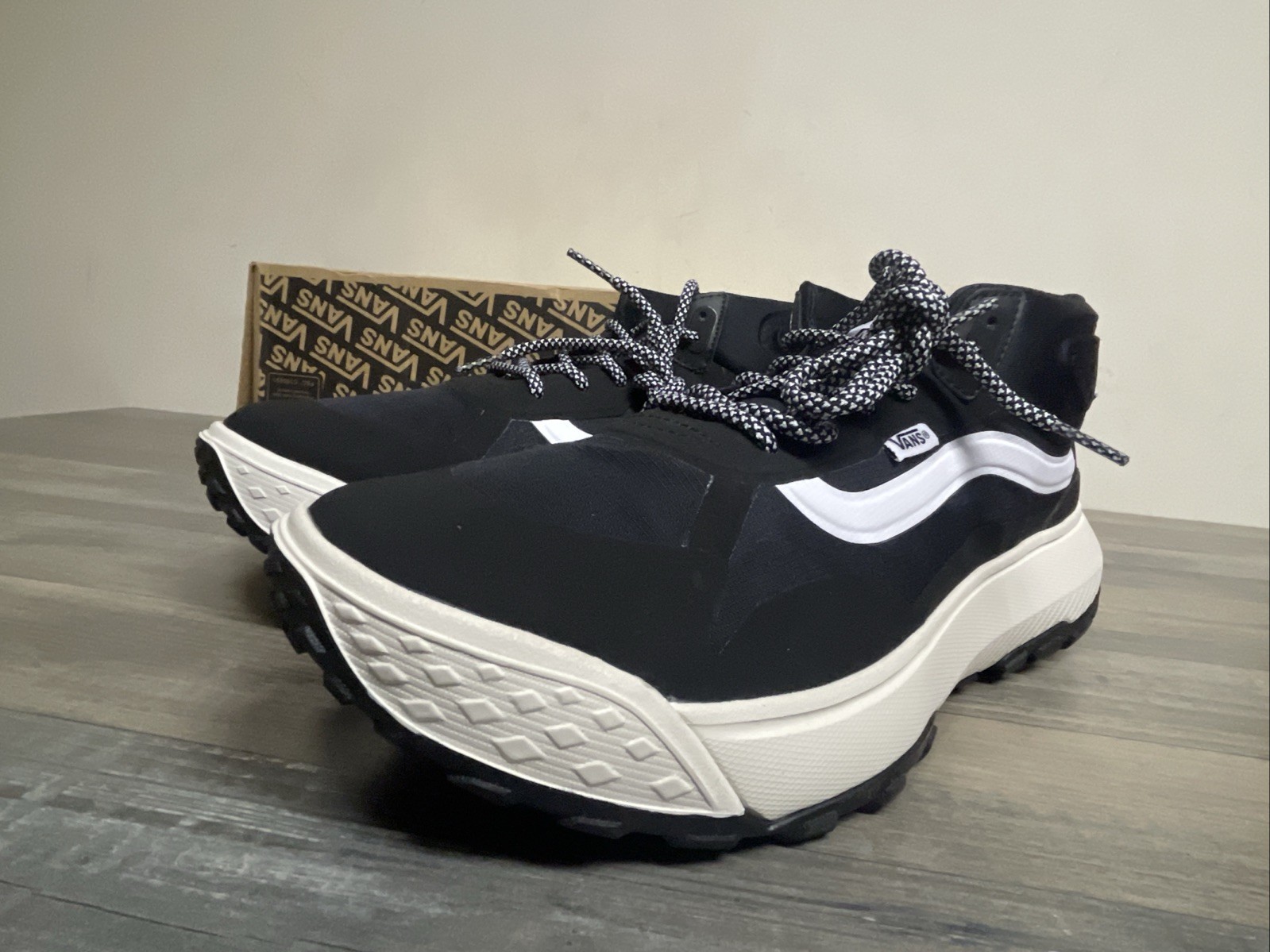 Vans MTE Cross Path Mid Black/White Sneakers Hiking Shoes Men's Size 11 NEW