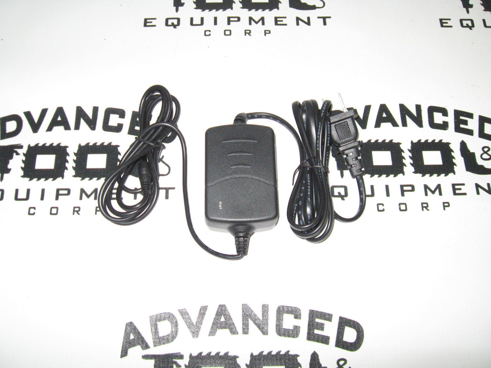 USA Seller! New South NC-10A Quatro NI-MH Battery Charger AC 100-240V / DC 8.5V
