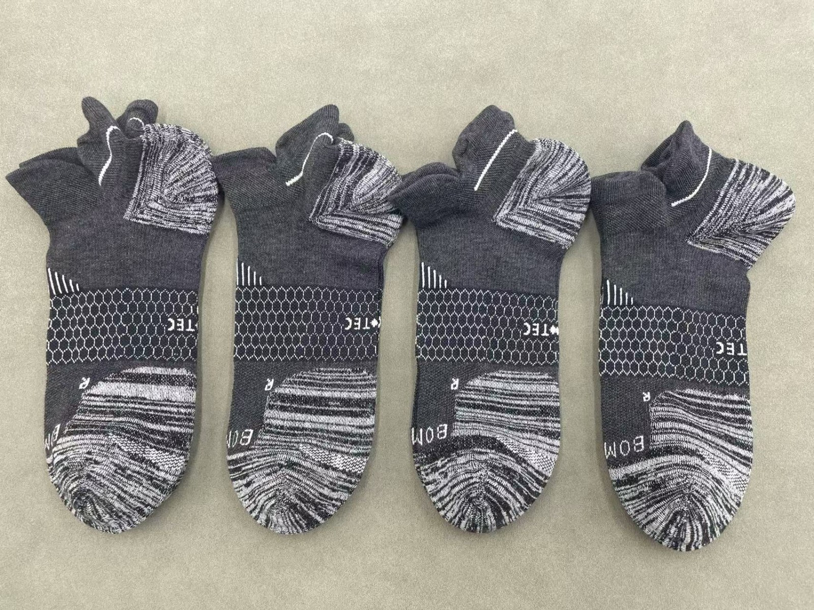 4 pairs BOMBAS Men's All-Purpose Performance Ankle socks Size Large 9-13 Grey