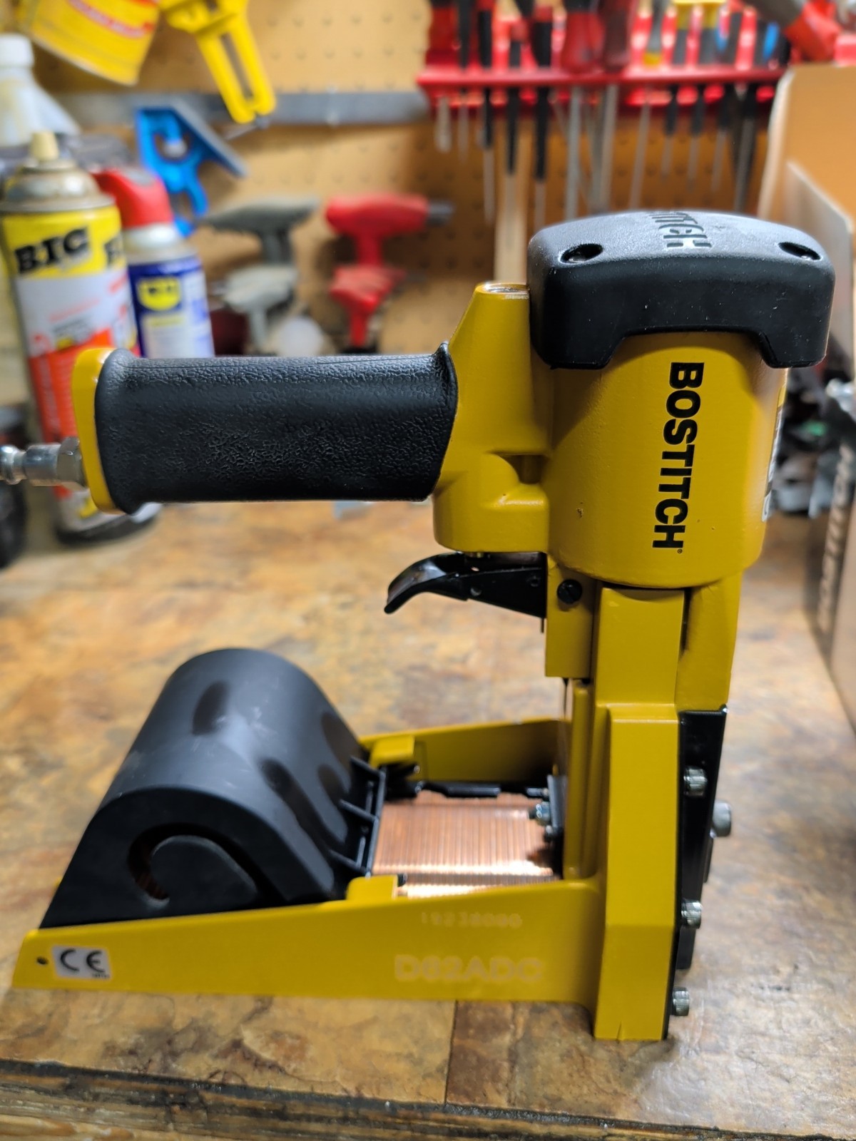 Bostitch D62ADC Roll Feed Pneumatic Stapler - Box Closing Carton Stapler