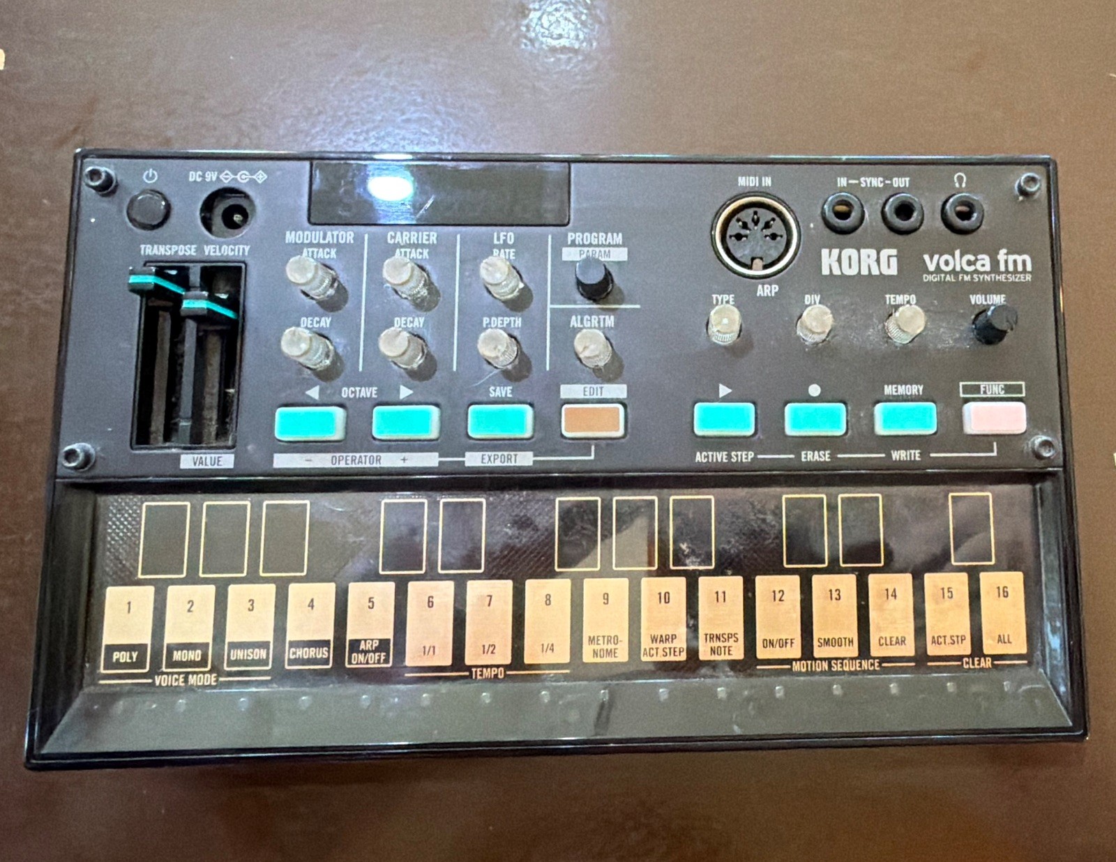 Korg volca fm Digital Desktop Synthesizer 16-Key Seq/Arp Speaker MIDI (Working)