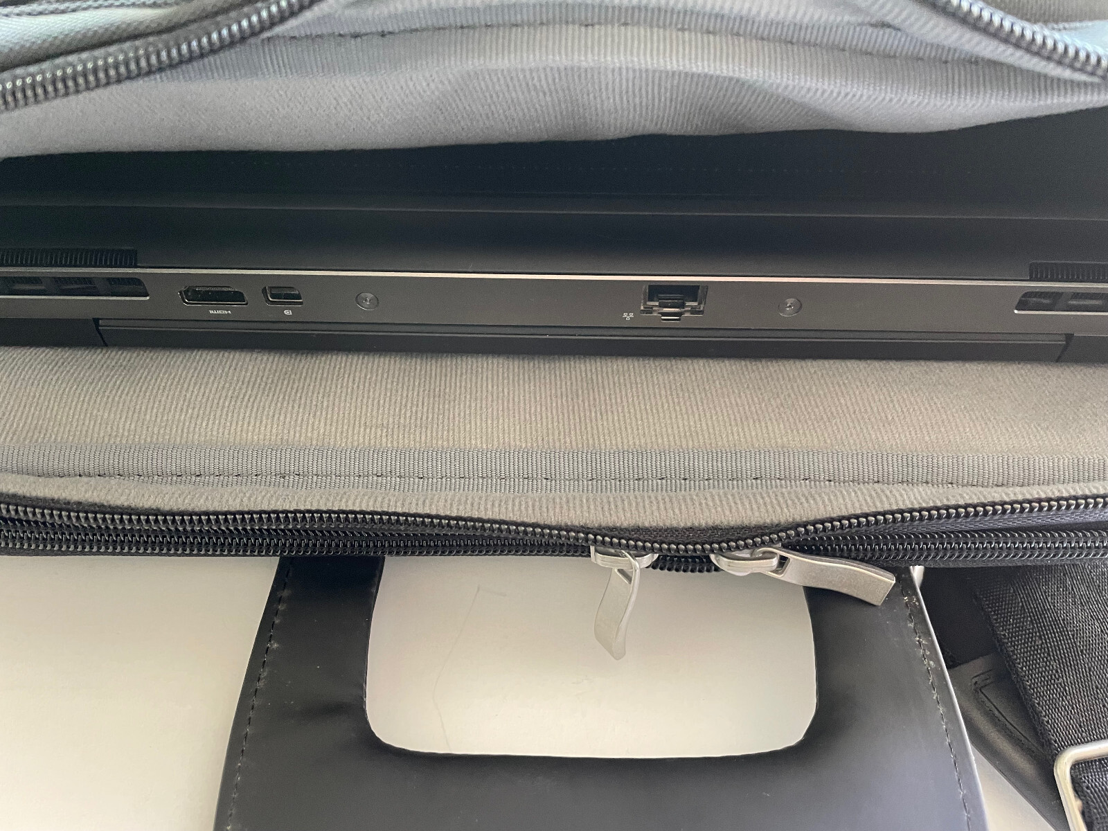 Original Dell Computer Carrying Case Briefcase for 15” Laptop Black W/ Strap Zip