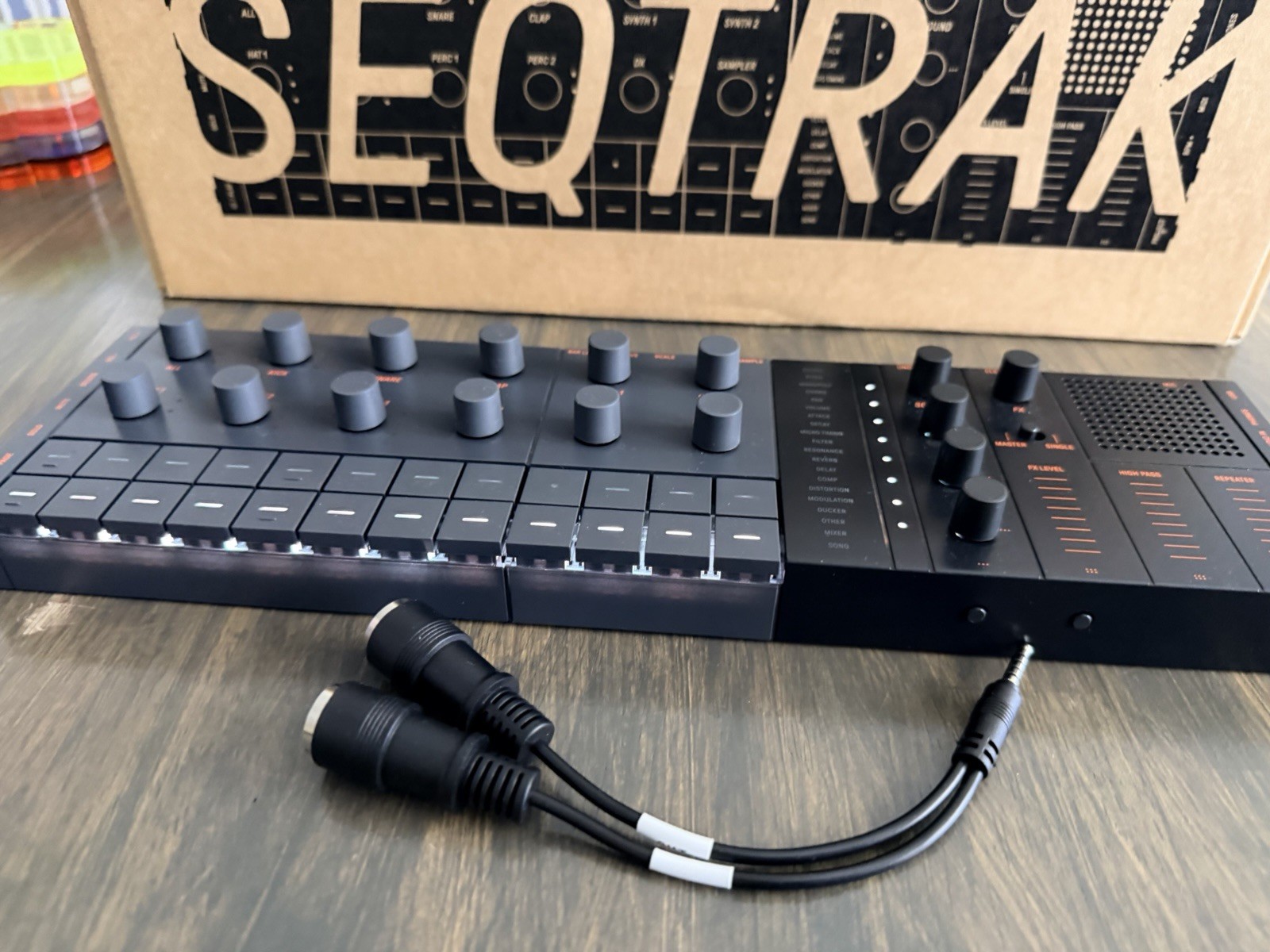 Yamaha SEQTRAK Black Drums, Synth, Sampler & Sequencer Groovebox BuiltIn Speaker