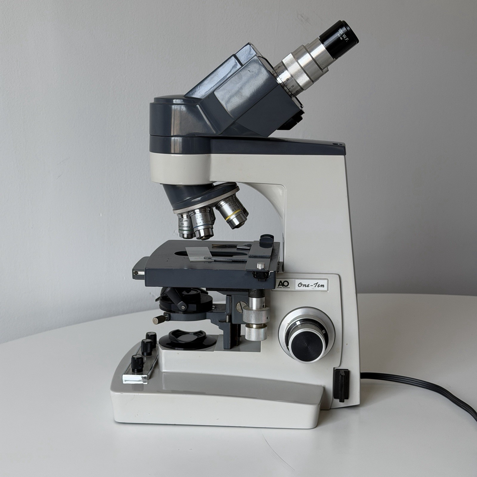 AO American Optical One-Ten 110 Microscope w/ 5 Objectives