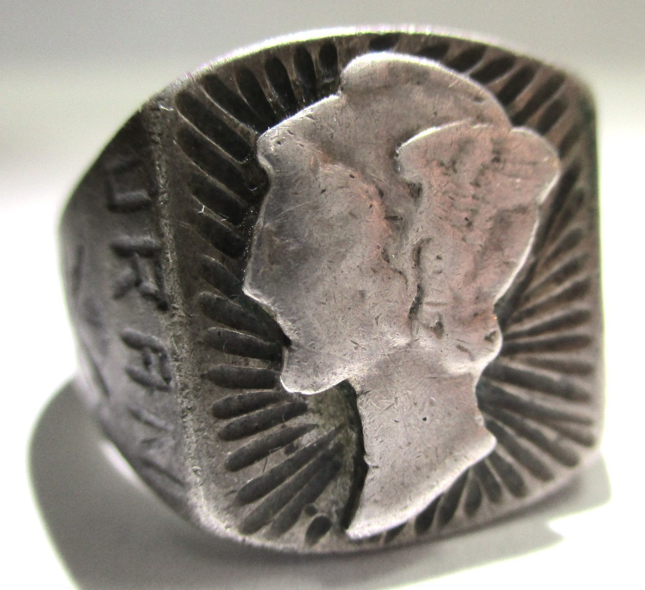 VTG WWII 1943 TRENCH ART MILITARY RING,SILVER MERCURY DIME HEAD,ORAN AFRICA