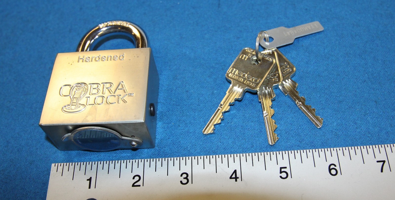 Cobra padlock with Medeco M3 lock cylinder & 3 identical working keys   - New